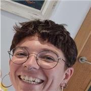 Professora d'ESO i Batxillerat (graduada en Genètica i amb el màster de professorat). Ofereixo classes de ciències a ESO i batxi